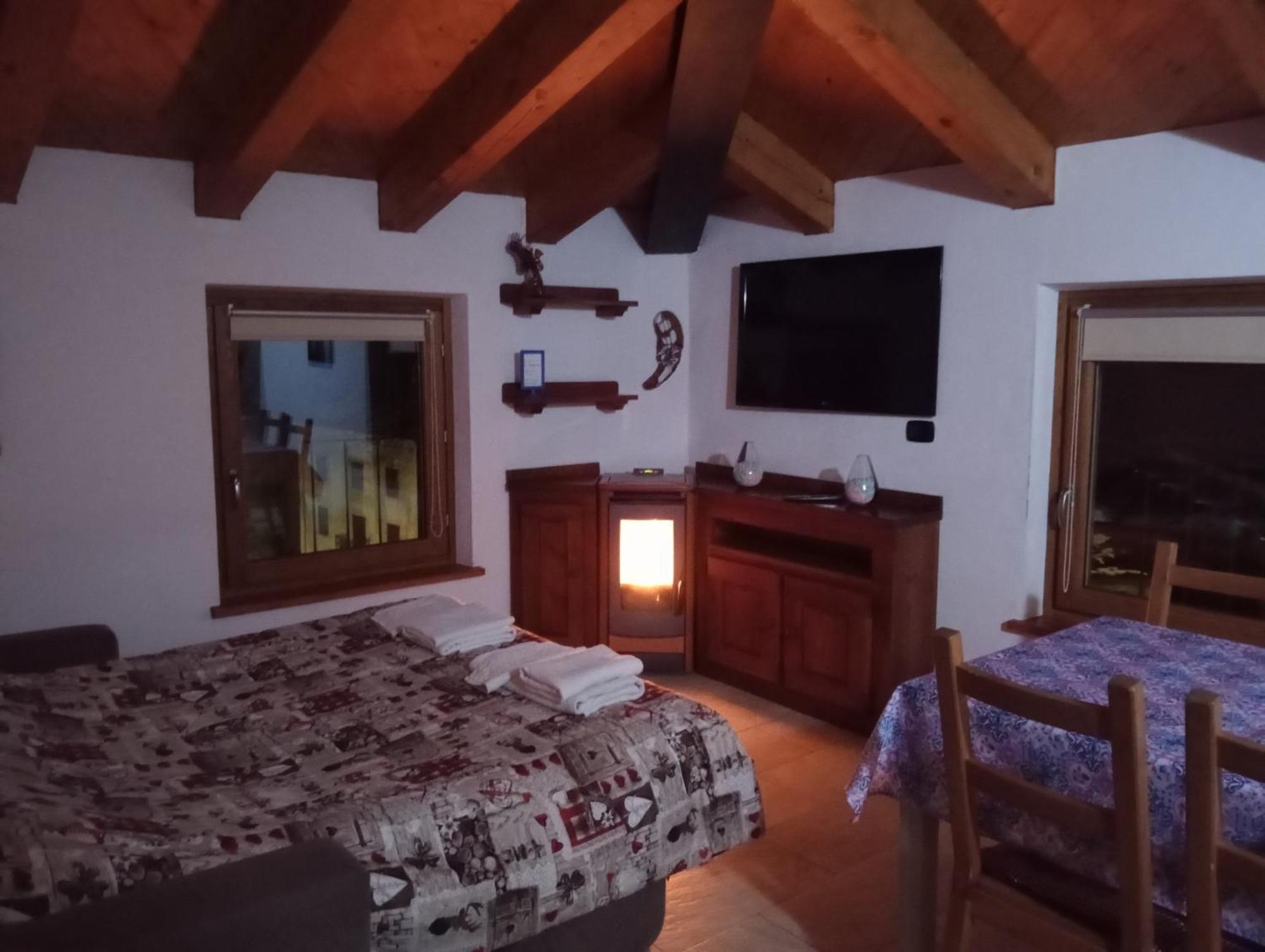 Ferienwohnung Mansarda Monte Bianco La Salle Exterior foto