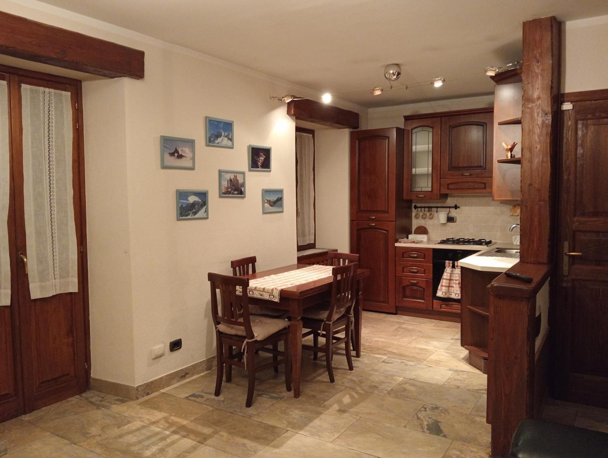 Ferienwohnung Mansarda Monte Bianco La Salle Exterior foto